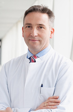 Portraitbild von Univ.-Prof. Dr. Matthias Schrott