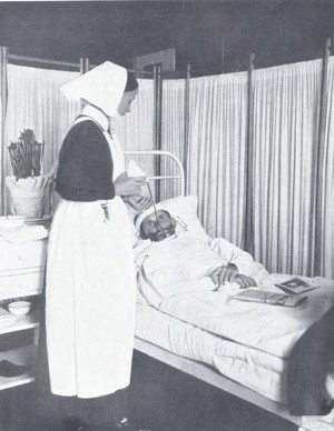 Ernährung eines Kieferverletzten durch eine Sonde, um 1916