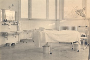 Westdeutsche Kieferklinik, Sternstraße, Operationssaal um 1920