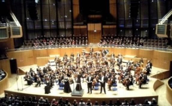 Chor und Orchester der Heinrich-Heine-Universität Düsseldorf bei der Aufführung von Verdis Requiem, 28.01.2011, Tonhalle Düsseldorf (Photo: Wolfgang Angerstein)