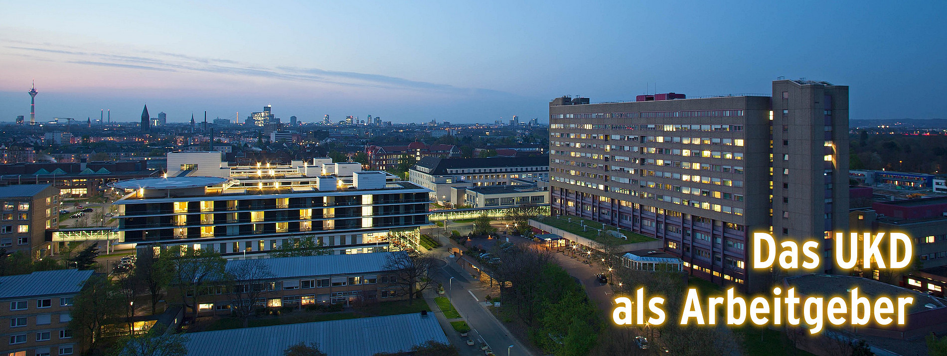 Ausblick auf das Gelände des UKD in der Dämmerung